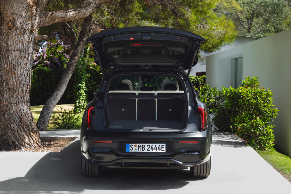 Mercedes-Benz GLB sneak peek